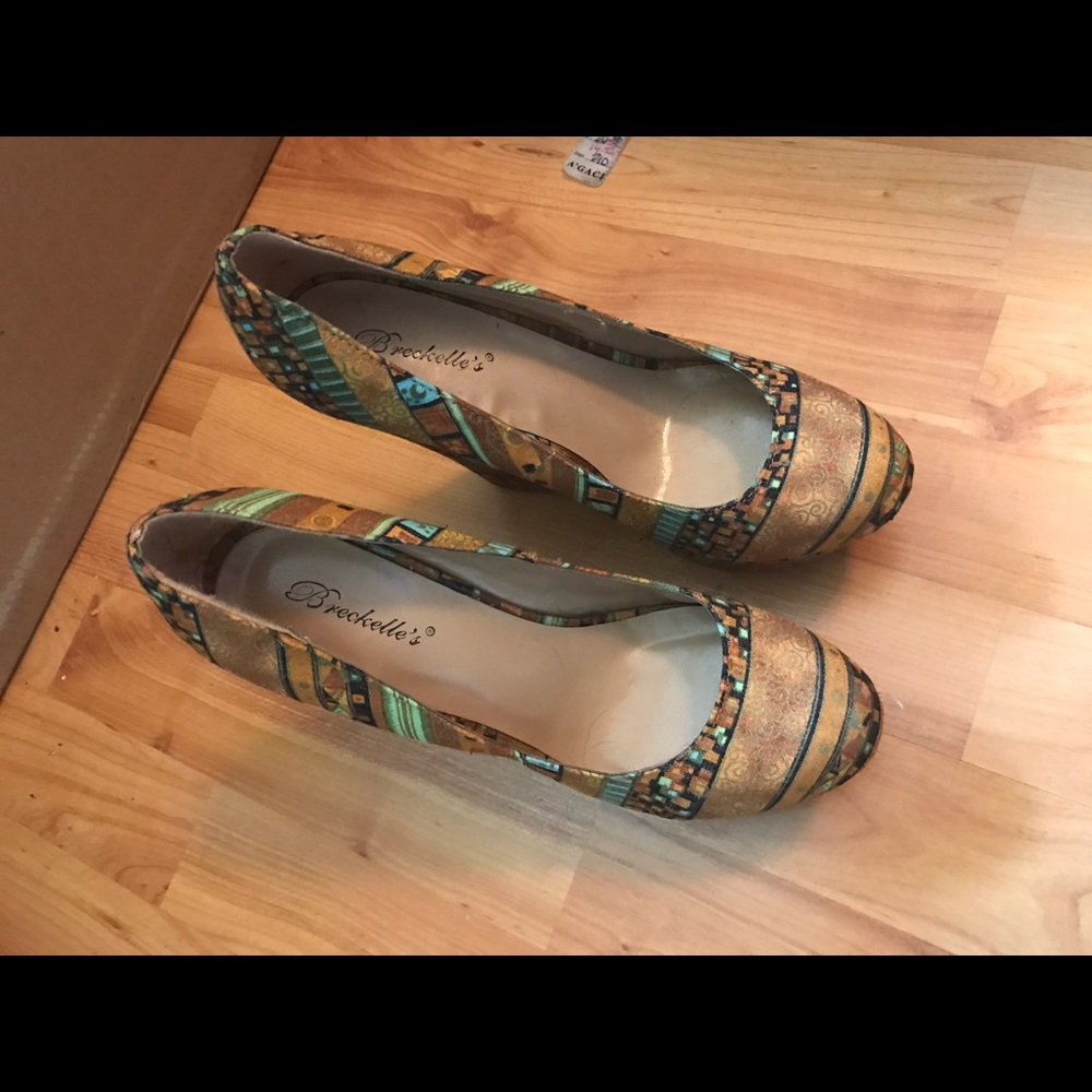 Breckelle's wedges cute design