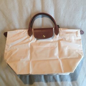 Longchamp size medium bag in "ecru", never used.