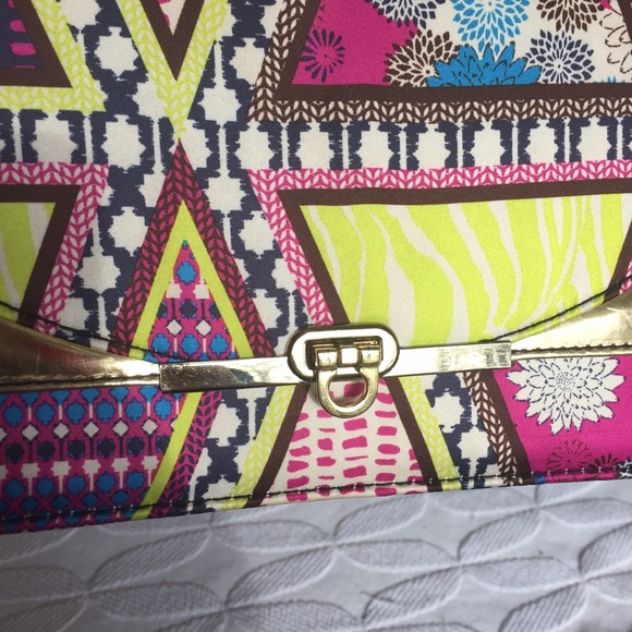 Bold Patterned Clutch Purse - Picture 4 of 4