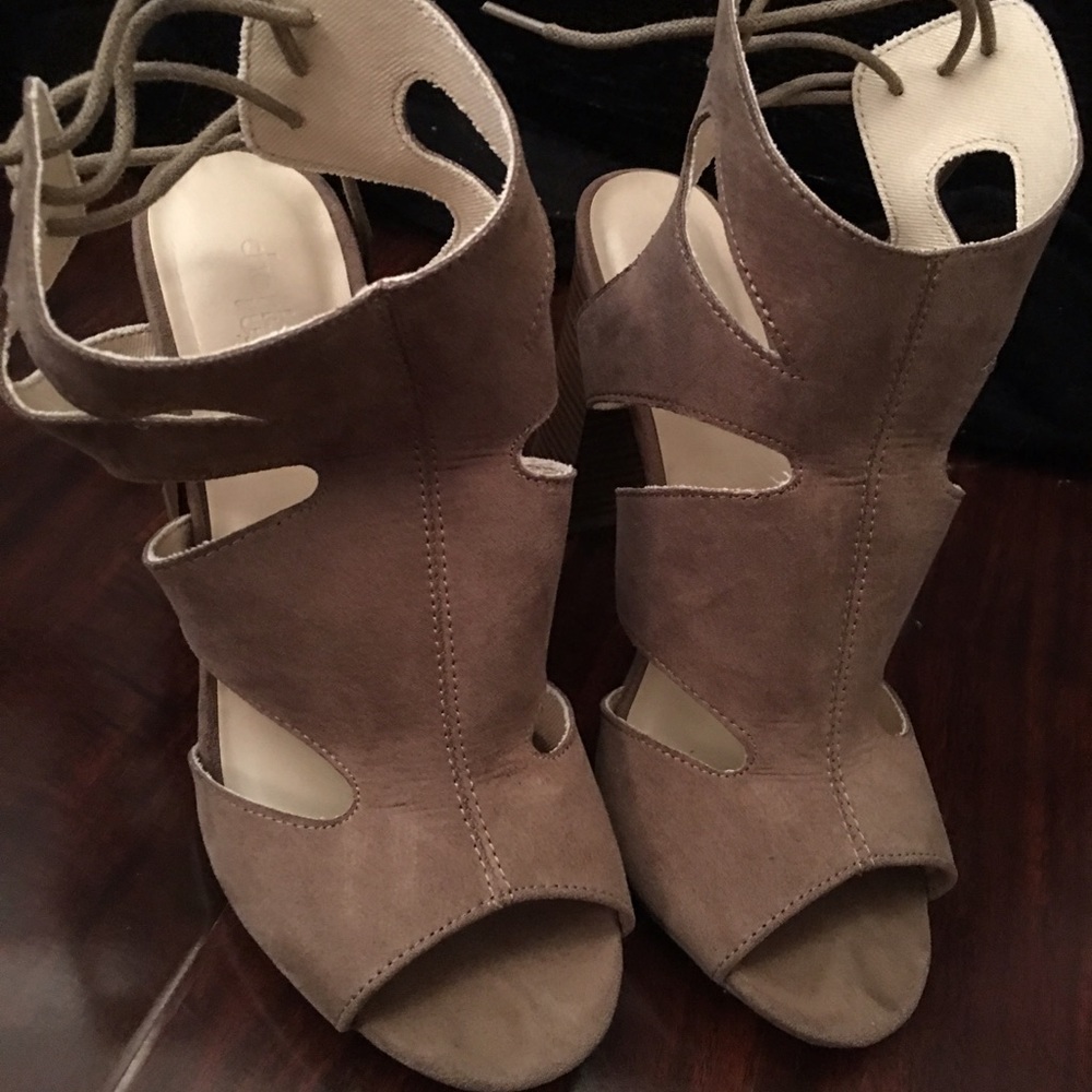 SOLD Tan-brown heels 👠