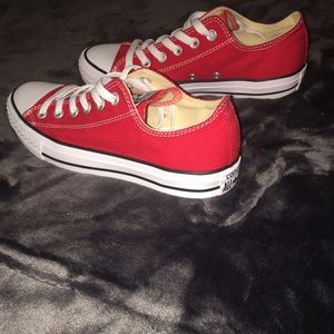 Women's size 8 red converse BRAND NEW WORN TWICE