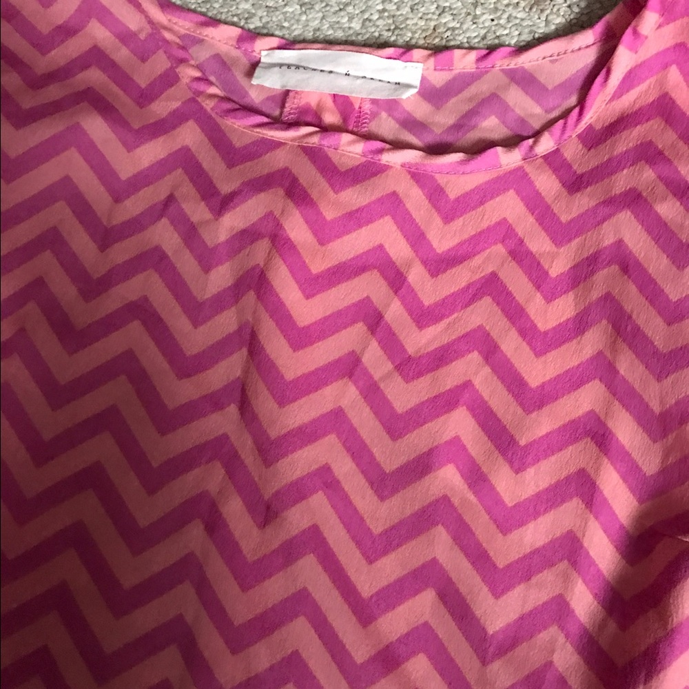 Chevron print top - Picture 3 of 3