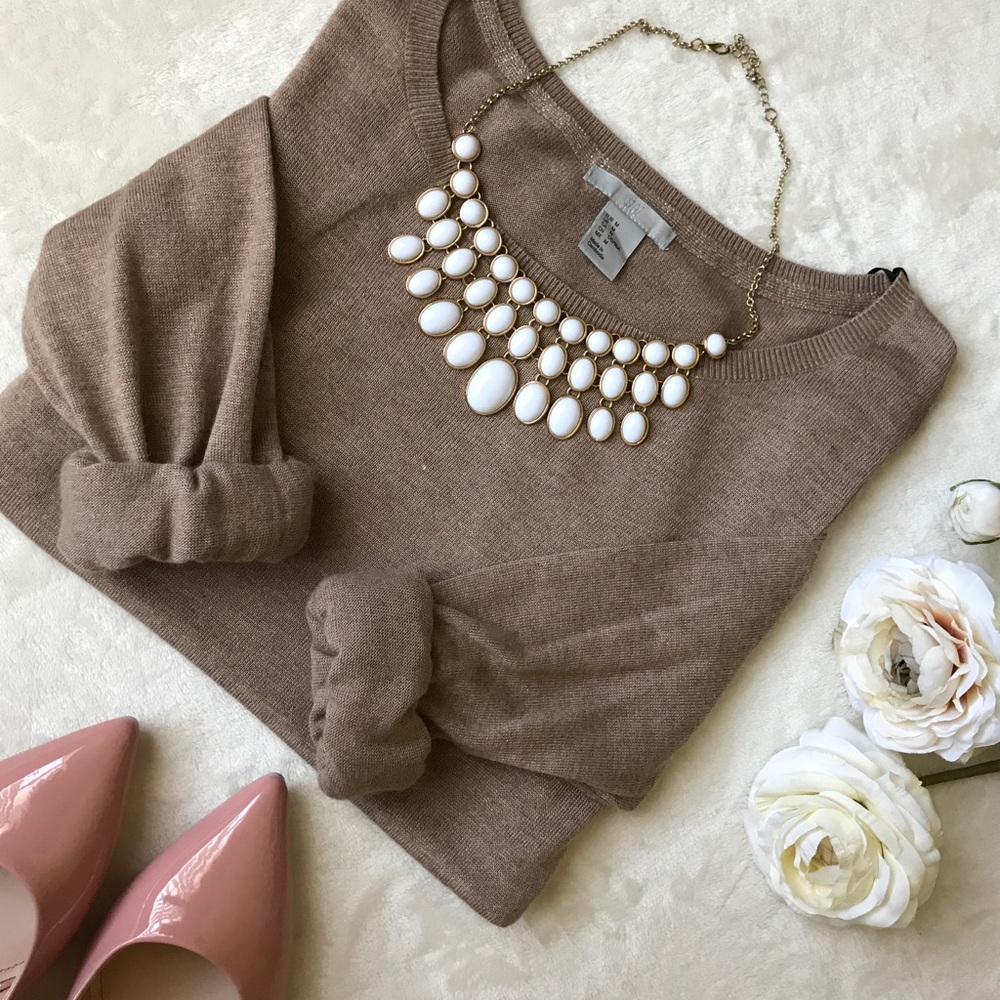 White and gold necklace