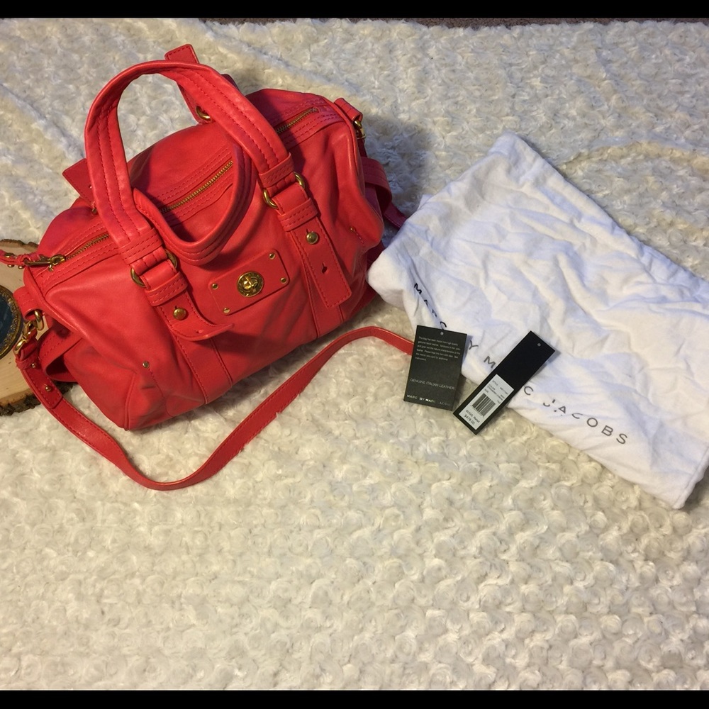 Marc Jacobs Totally Turnlock Shifty Satchel 🍓🍓