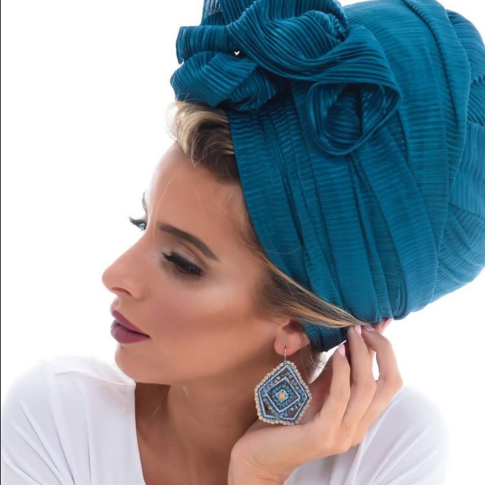 Pleated premium quality headscarf.