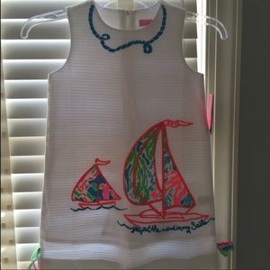 Little Lilly Pulitzer dress in a size 6!! 💕