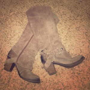 FERGIE KNEE HIGH LEATHER BOOTS