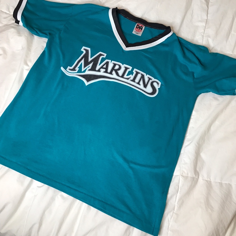 Vintage Marlins T- Shirt Large - $8