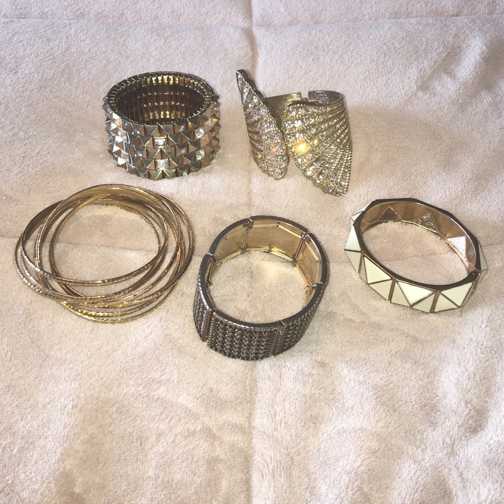 ✨5 Bundle Bracelet set✨ Gold Theme✨