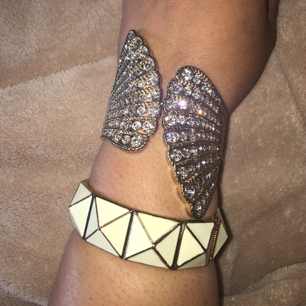 ✨5 Bundle Bracelet set✨ Gold Theme✨ - Picture 3 of 4