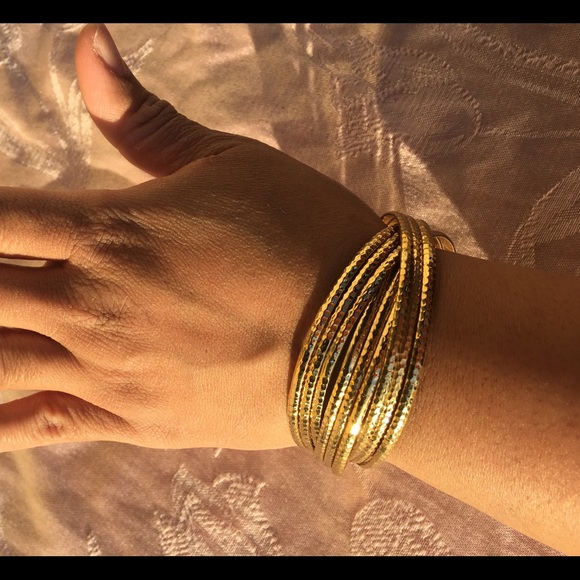 ✨5 Bundle Bracelet set✨ Gold Theme✨ - Picture 2 of 4