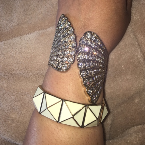 ✨5 Bundle Bracelet set✨ Gold Theme✨ - Picture 3 of 4