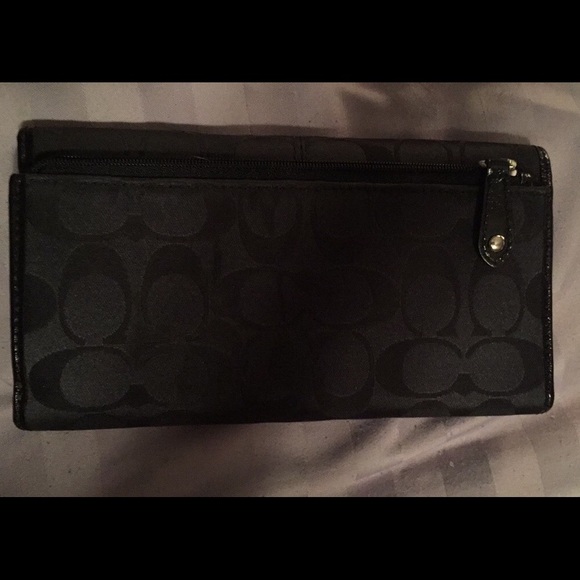 Coach Wallet - Picture 4 of 4