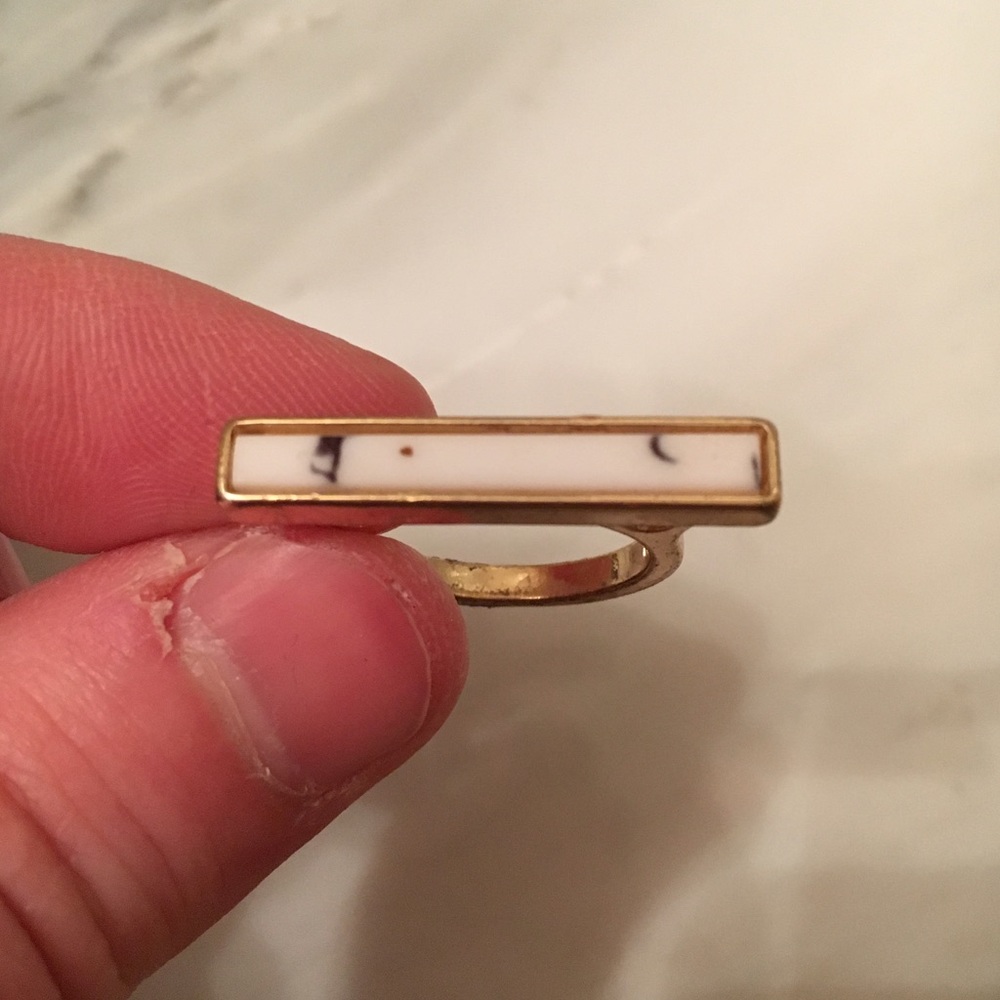Beautiful faux White marble and gold ring 💍