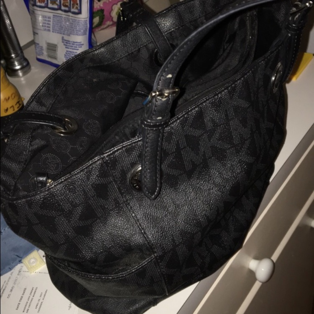 Black MK purse, good condition