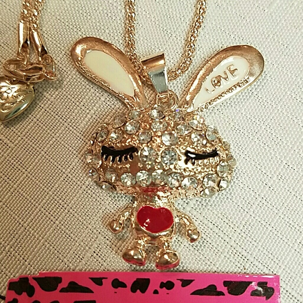 Absolutely adorable Crystal and enamel bunny