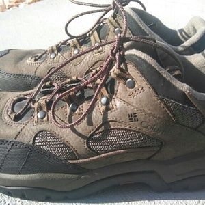 COLUMBIA TRAIL BOOTS MENS SIZE 9.5