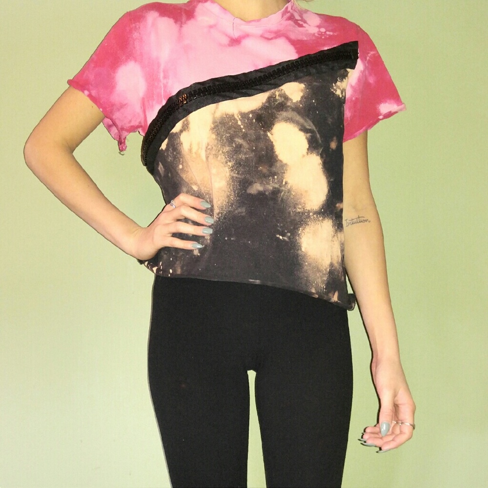 Acid wash short sleeve with bold zipper