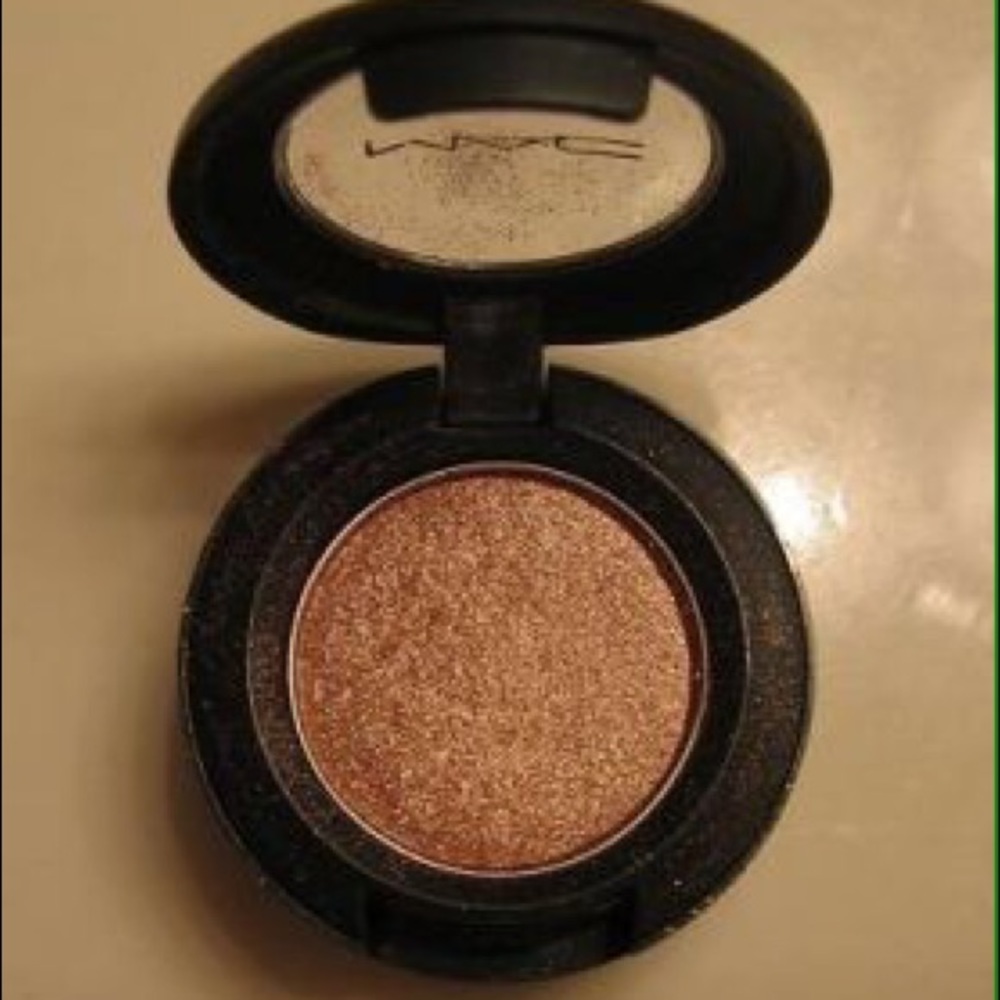 MAC Honeylust eyeshadow