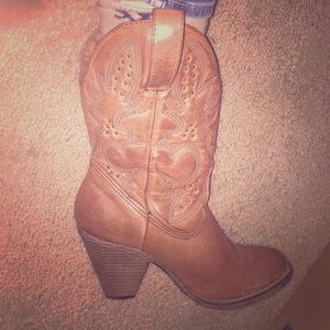 COWGIRL BOOTS