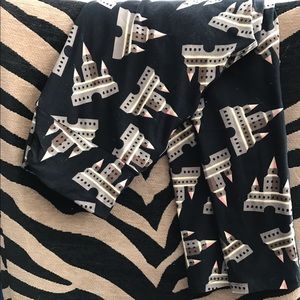 LuLaRoe black sandcastle leggings
