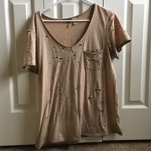 Buckle Gimmicks by BKE shredded fashion tee taupe