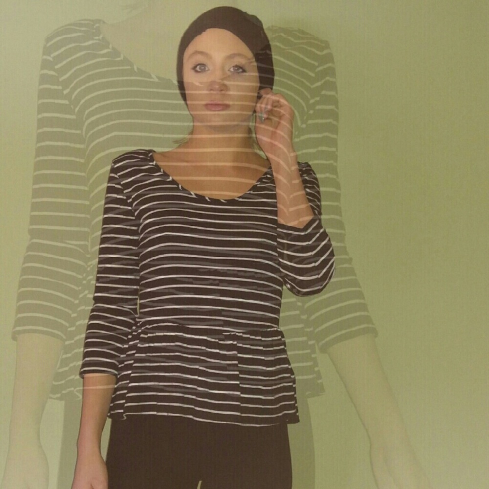 Black and white stripe pendulum top