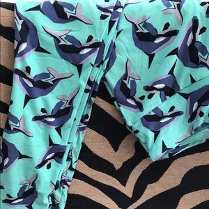 Aqua whale/orca/dolphin LuLaRoe Leggings