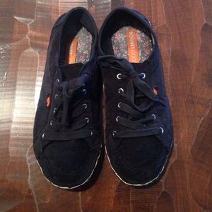 Canvas lace up sneakers