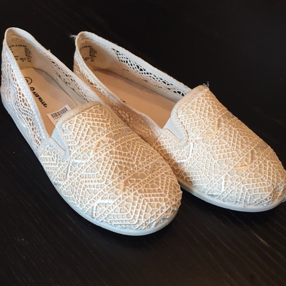 cream lace flat shoes