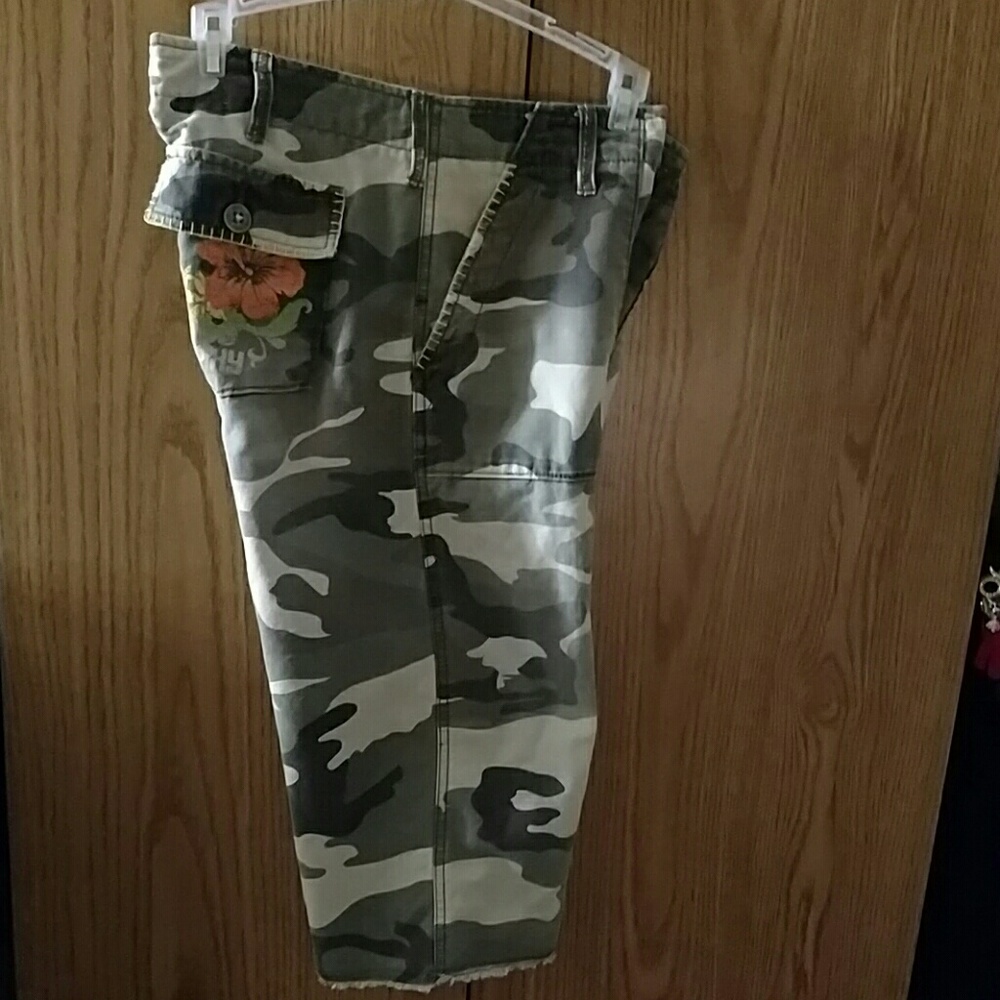 ROXY CAPRI'S SIZE 5