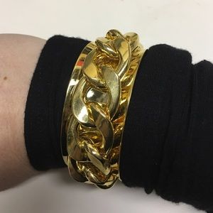 A.V. Max Cuff