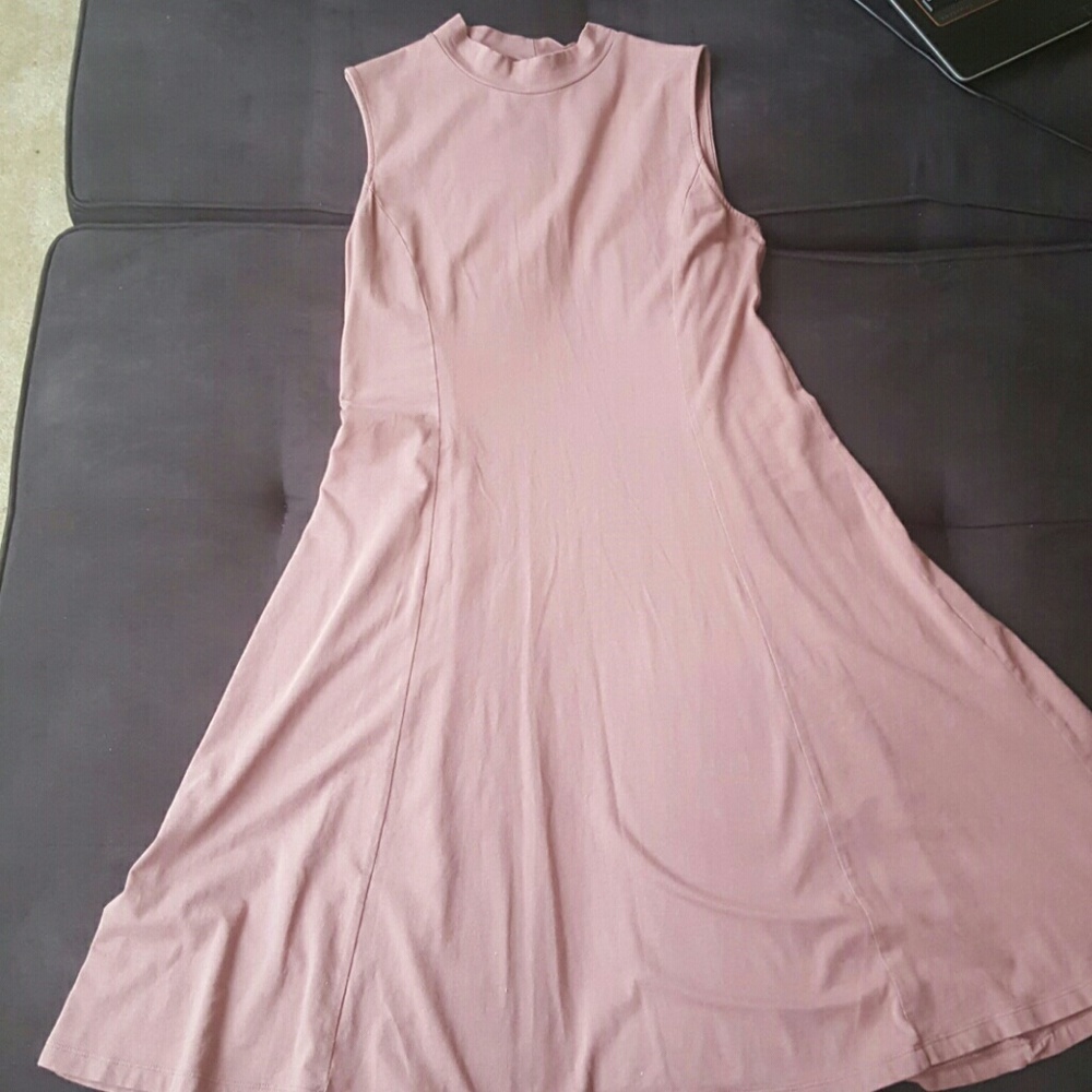 SOLD **** Uniqlo mauve mock neck dress
