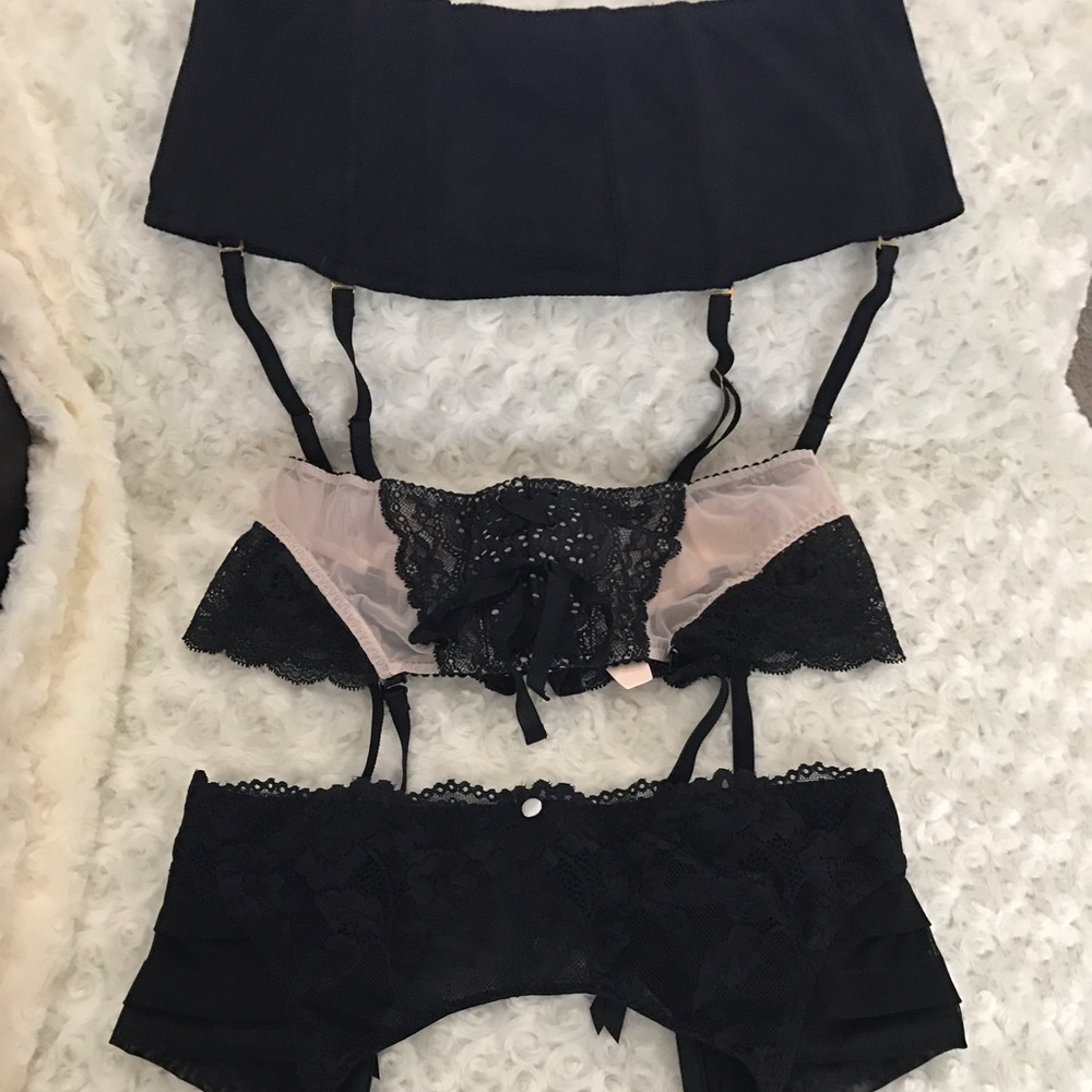 Garter belts AVAILABLE Comment if interested.