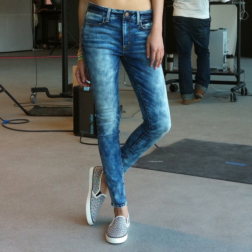 AE High Waisted Acid Wash Jeans 2