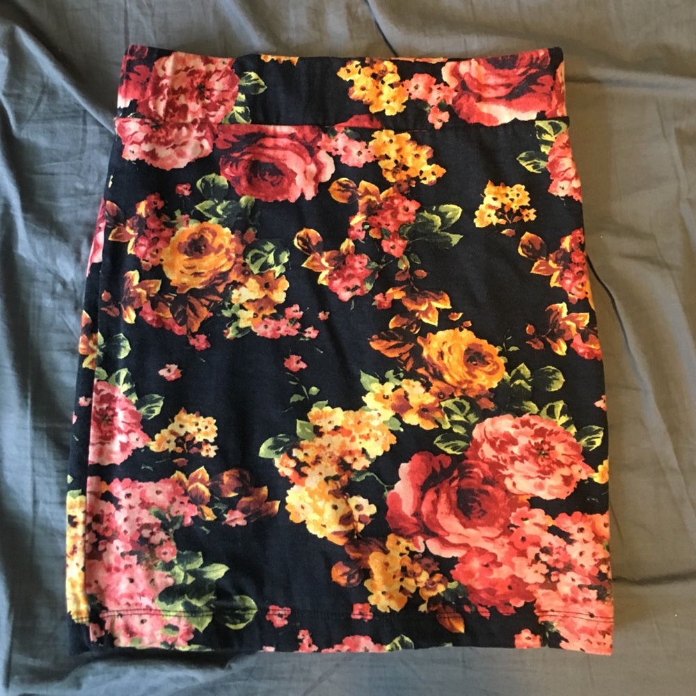 Forever 21 bodycon floral skirt