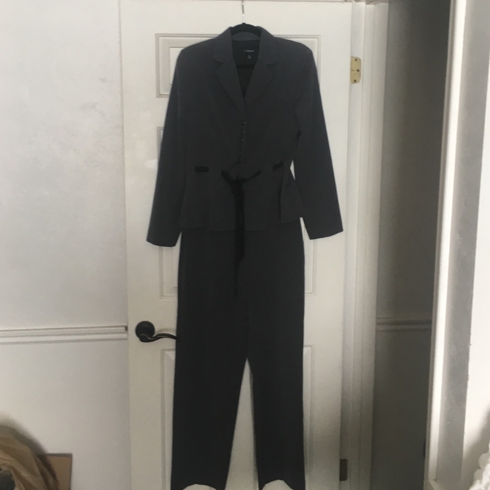 Women's dress suit