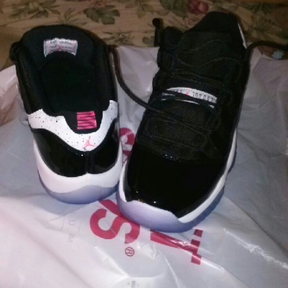 Aj 11 - Picture 1 of 1