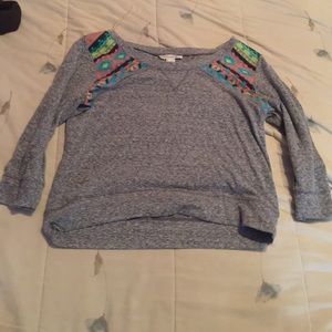 Light grey mid-sleeve shirt