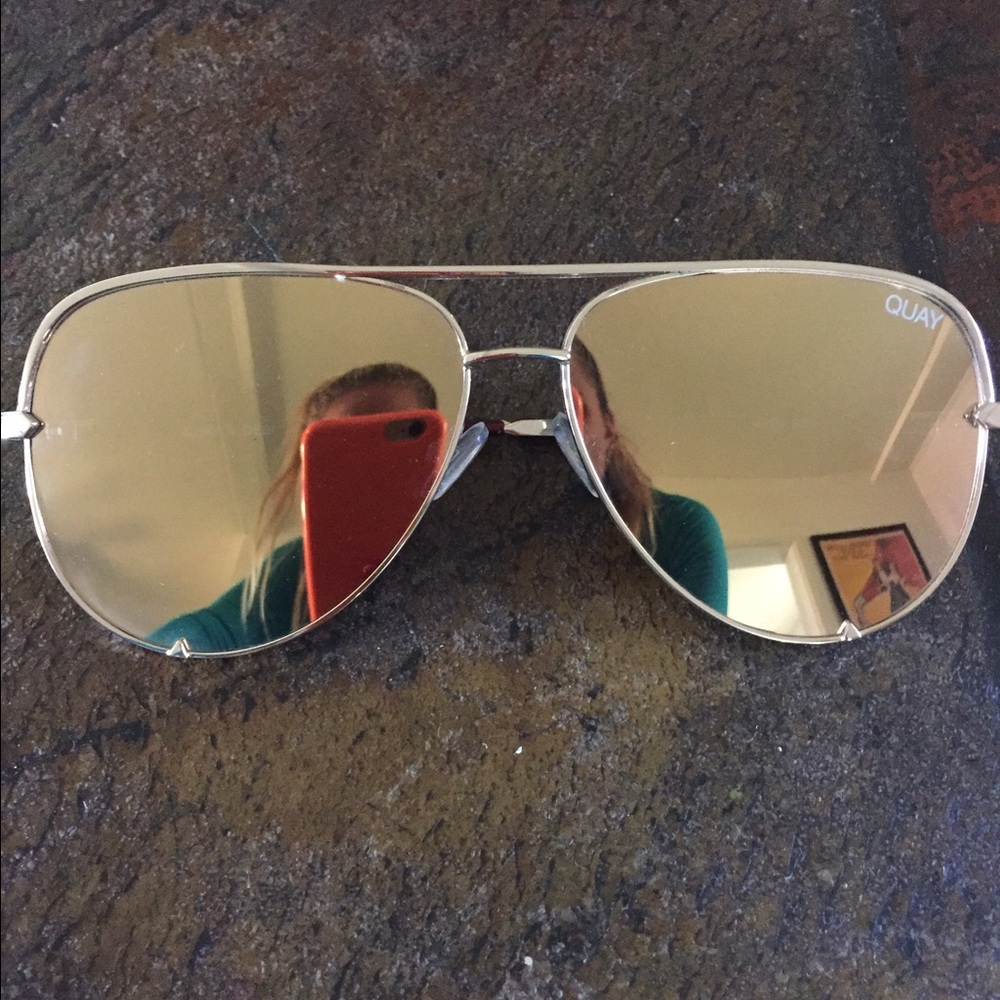 Quay desi high key gold sunglasses