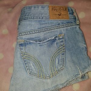 DESTROYED SHORT SHORTS