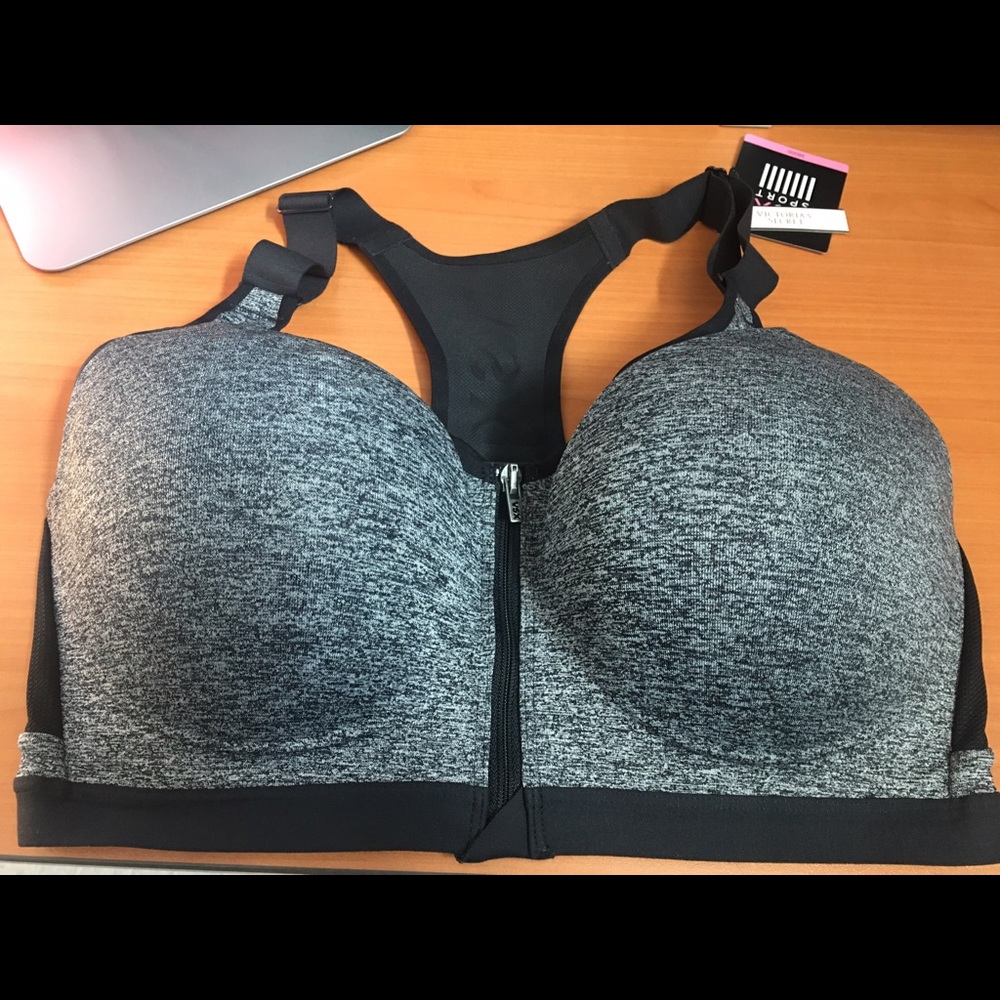 Incredible by Victoria Sport Front-close sport bra