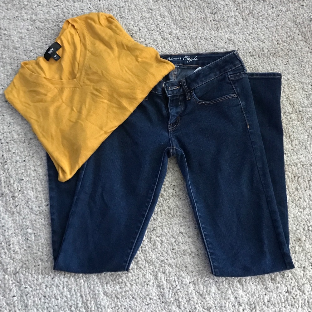 Mustard colored v-neck sweater ⭐️