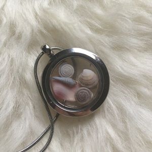 Refillable Locket with Seashells