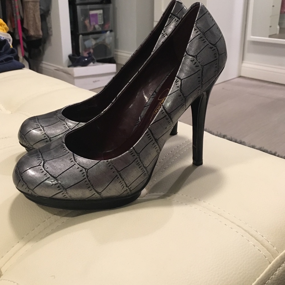 Jessica Simpson black and gray heels 👠