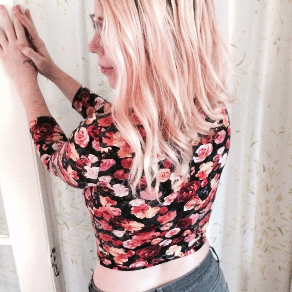 Floral crop top - bundle 2 get 30% off - Picture 2 of 4