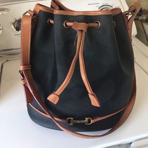 Tommy Hilfiger bucket purse