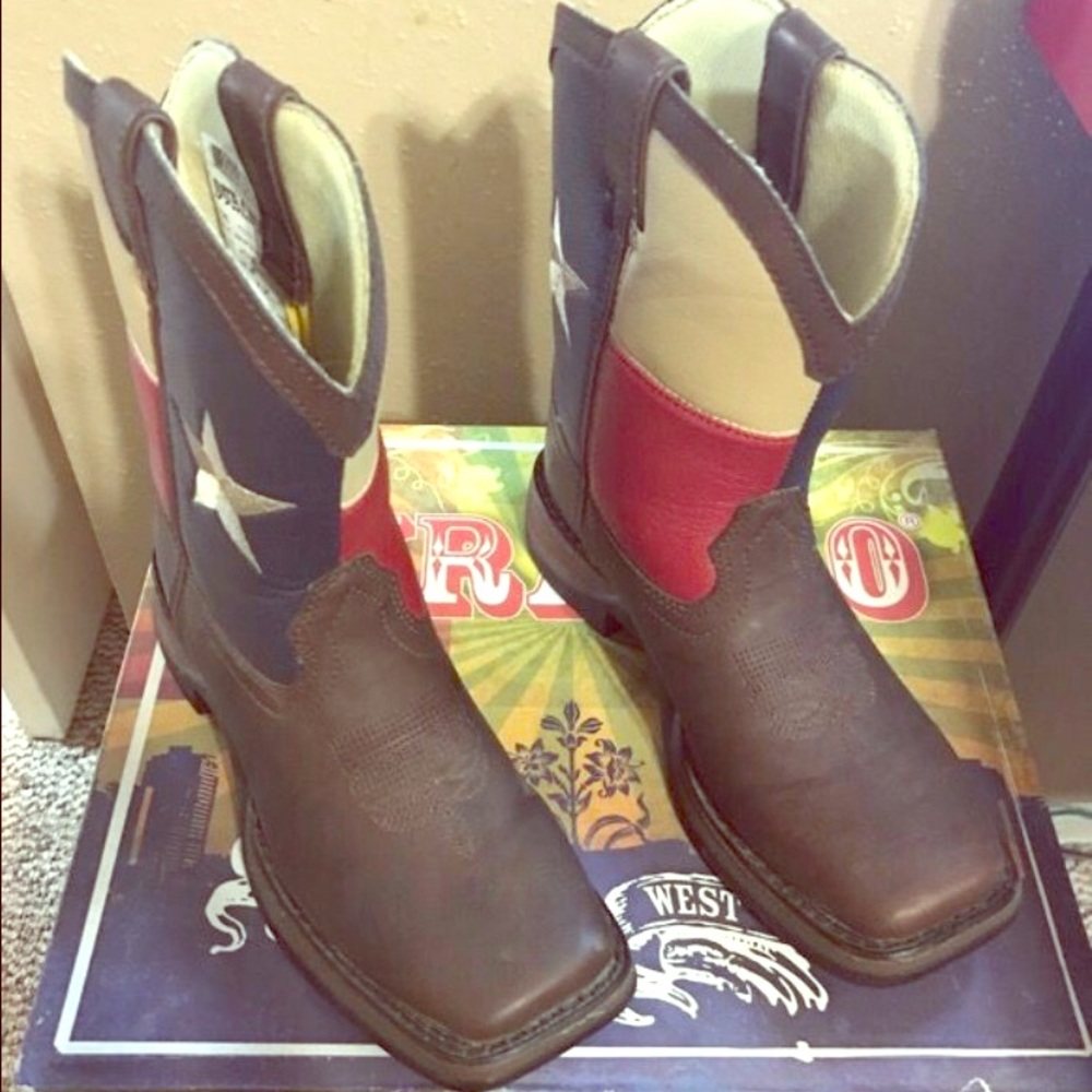 Kids cowboy boots 🤠