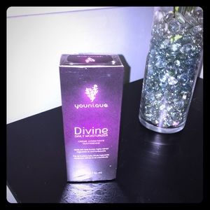 Younique's Divine Daily Moisturizer