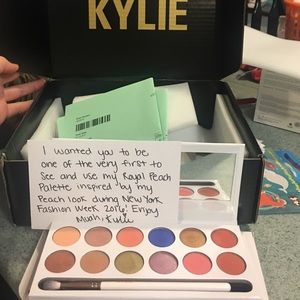 Kylie Royal Peach Palette🍑
